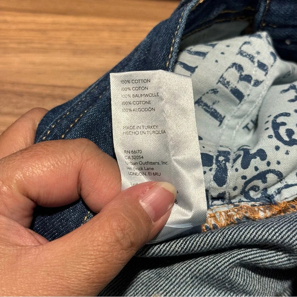 Free People Maggie Mid-Rise Straight Leg Raw Hem Cropped Button Fly Jeans 25 EUC - Picture 5 of 9